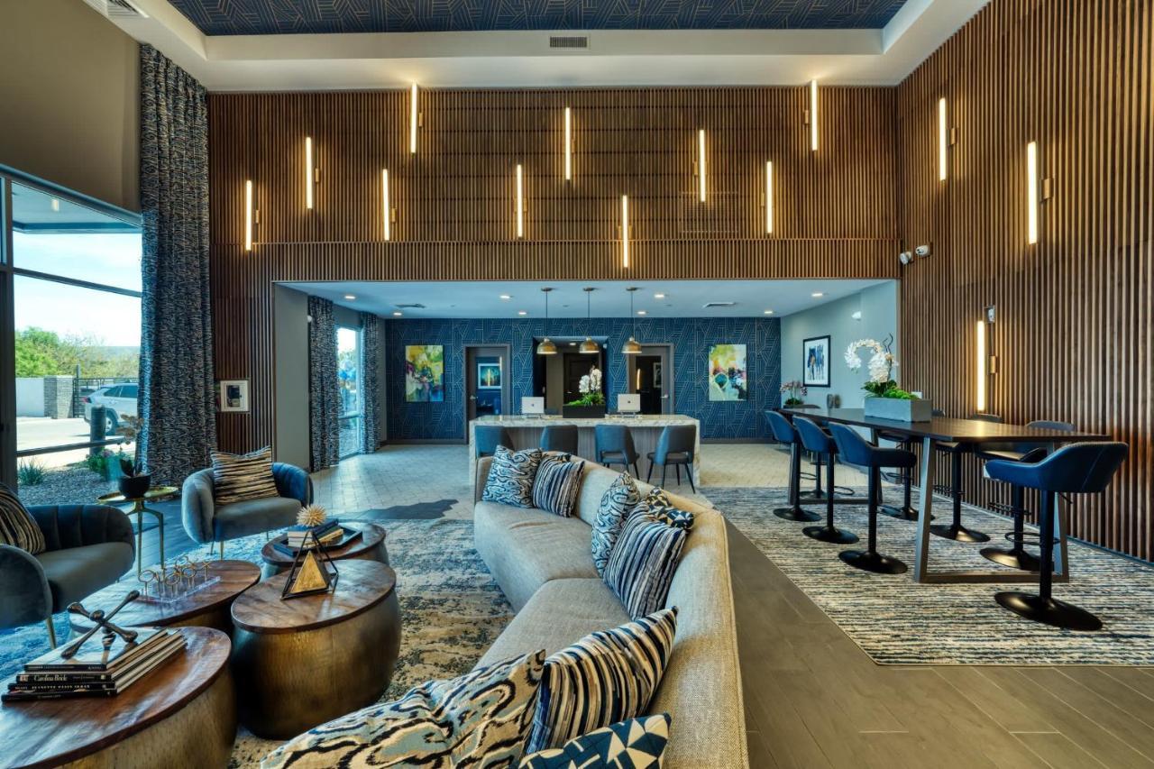 Stunning Westgate Cozysuites By Stadium W Pool 7 Apartment Glendale